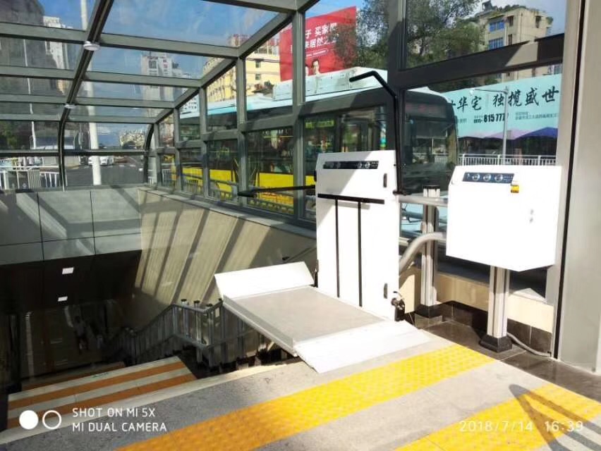二维弯斜挂轮椅升降平台 二维弯斜挂轮椅升降平台